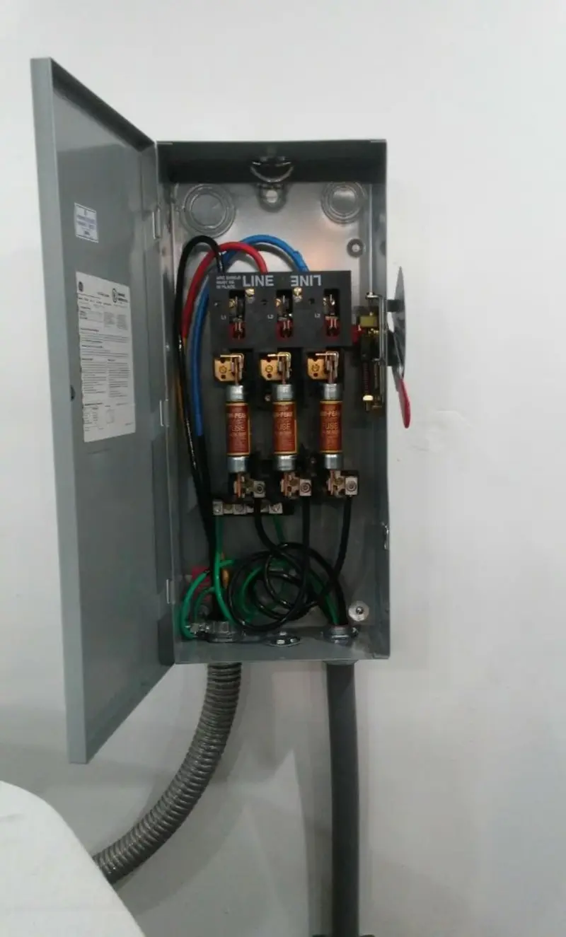 Three-phase disconnect switch installed for Smoke Detector Installation in Venice
